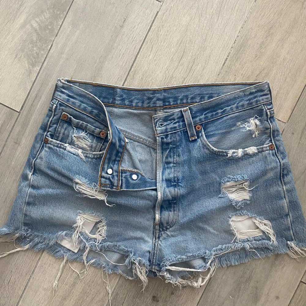 Levi’s distressed denim shorts #501